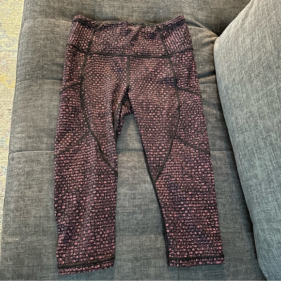 Lululemon Outrun 17” Crop Legging Shutter Weave Dust - Picture 6 of 11